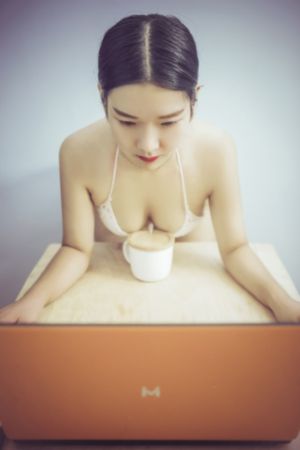 怡红院成人在线_剧情片完整版观看